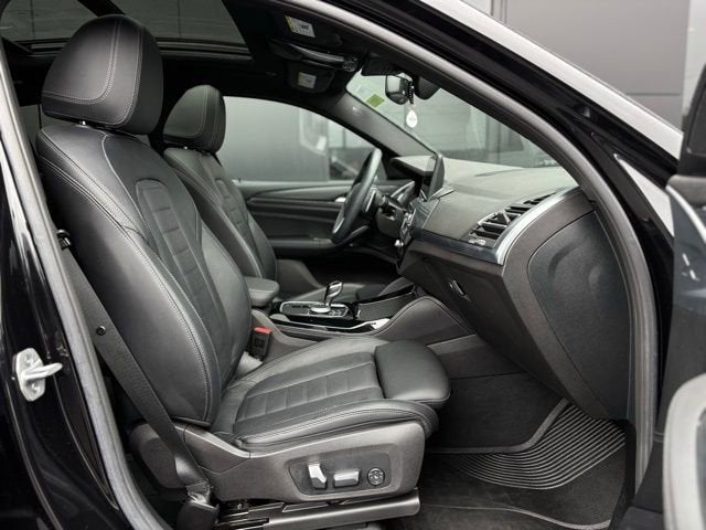 2024 BMW X4 xDrive30i