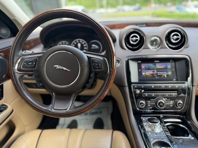 2017 Jaguar XJ R-Sport