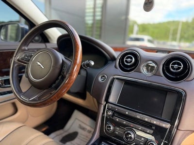 2017 Jaguar XJ R-Sport
