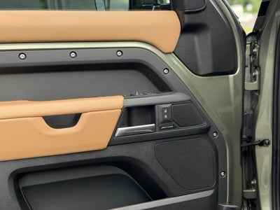 2025 Land Rover Defender 110 S
