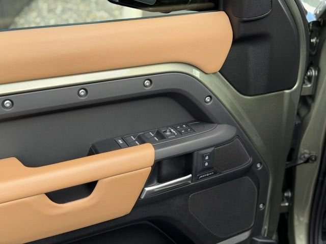 2025 Land Rover Defender 110 S