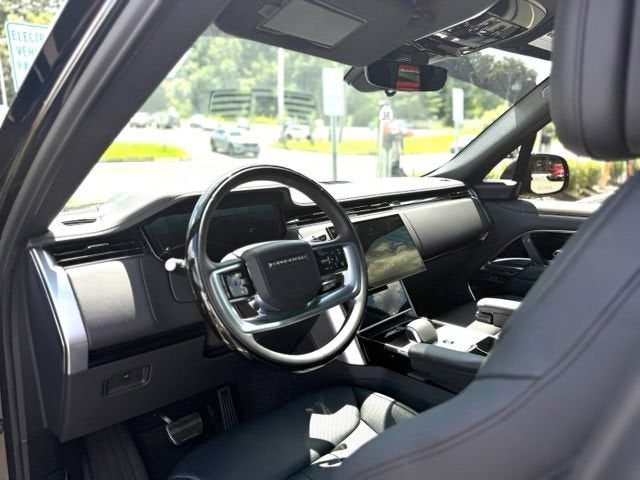 2025 Land Rover Range Rover SE