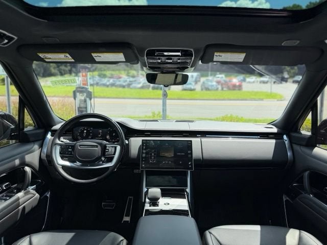 2025 Land Rover Range Rover SE