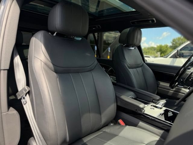 2025 Land Rover Range Rover SE