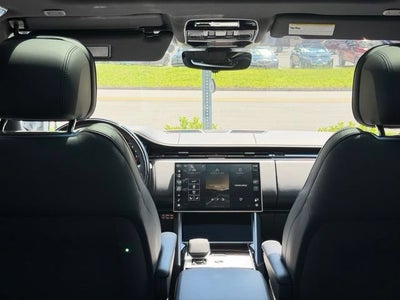 2025 Land Rover Range Rover SE