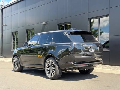 2025 Land Rover Range Rover SE