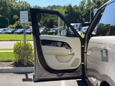 2025 Land Rover Range Rover SE