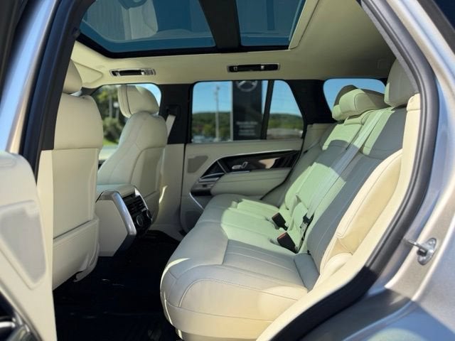 2025 Land Rover Range Rover SE