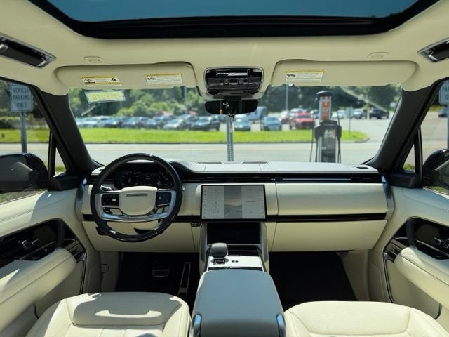 2025 Land Rover Range Rover SE