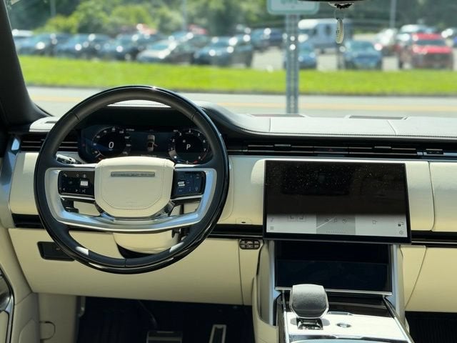 2025 Land Rover Range Rover SE