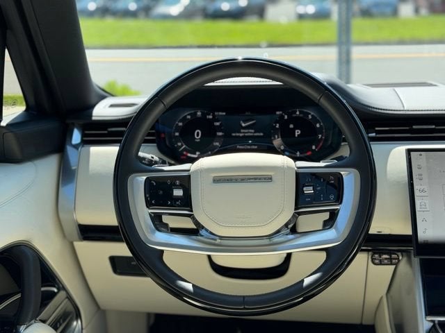 2025 Land Rover Range Rover SE