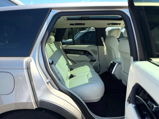 2025 Land Rover Range Rover SE