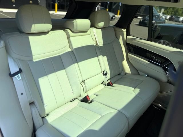 2025 Land Rover Range Rover SE