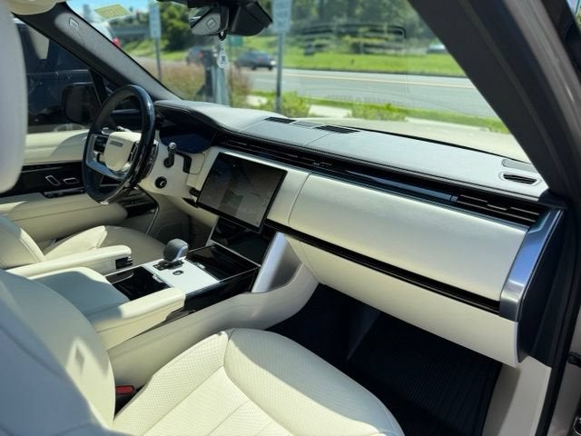 2025 Land Rover Range Rover SE