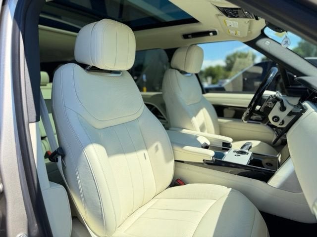 2025 Land Rover Range Rover SE
