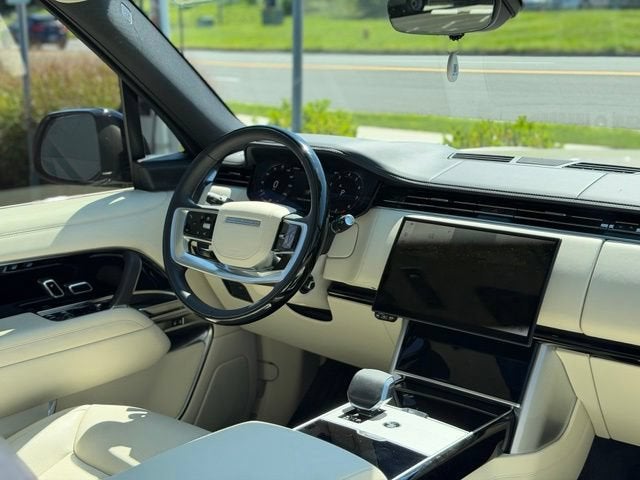 2025 Land Rover Range Rover SE