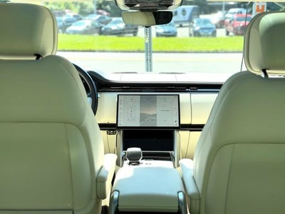2025 Land Rover Range Rover SE