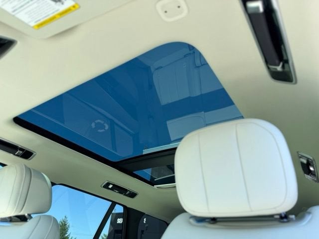 2025 Land Rover Range Rover SE