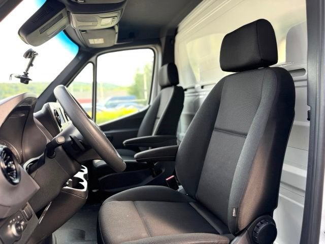2023 Mercedes-Benz Sprinter 3500 Cab Chassis 144 WB Box Truck