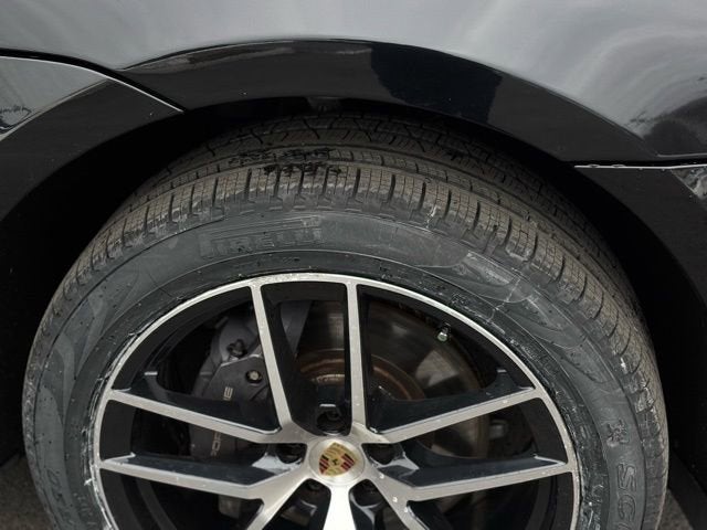 2023 Porsche Macan Base