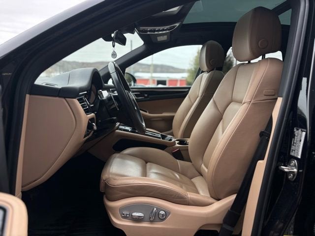 2023 Porsche Macan Base