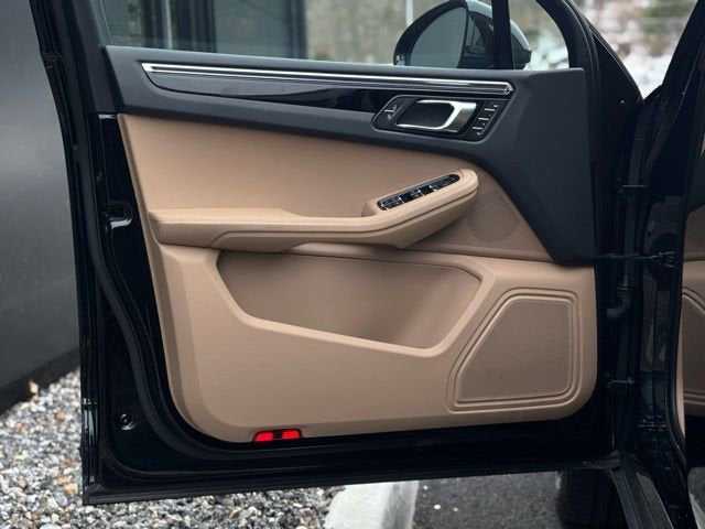 2023 Porsche Macan Base