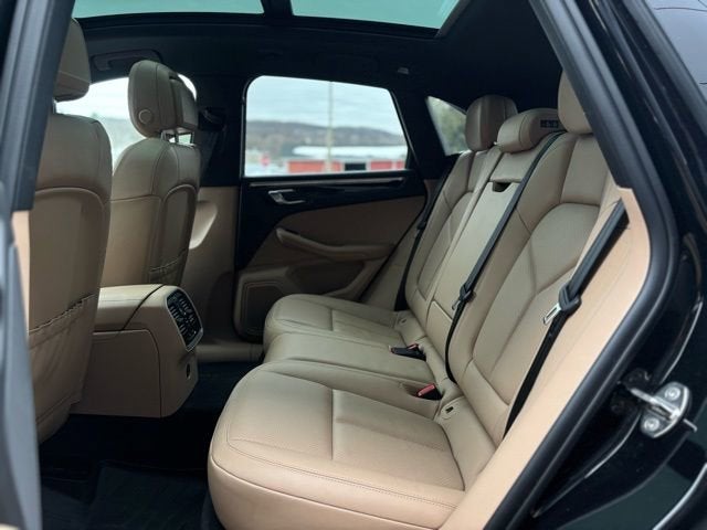 2023 Porsche Macan Base