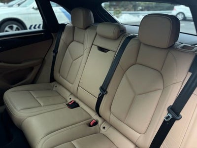 2023 Porsche Macan Base