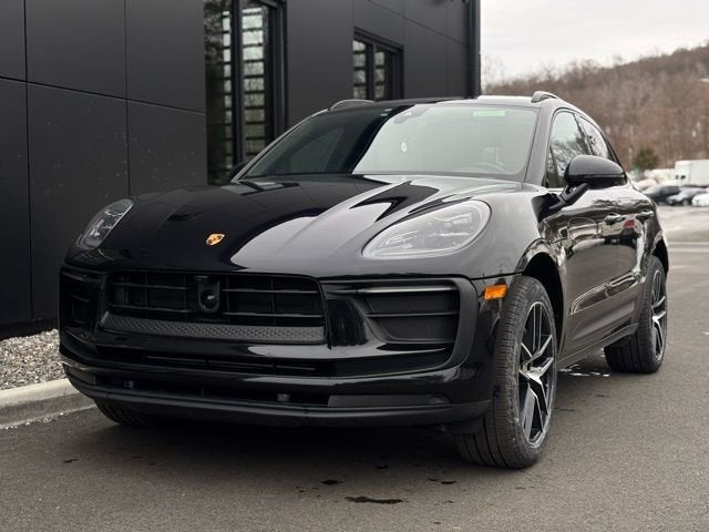 2023 Porsche Macan Base