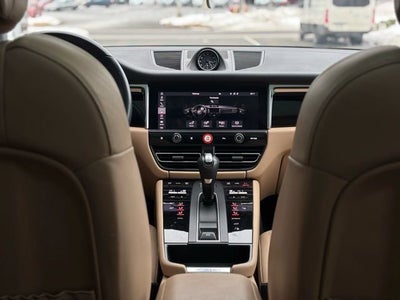 2023 Porsche Macan Base