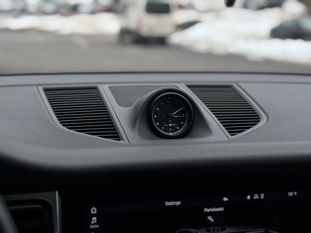 2023 Porsche Macan Base