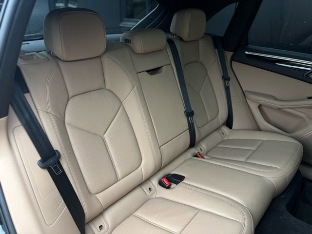 2023 Porsche Macan Base