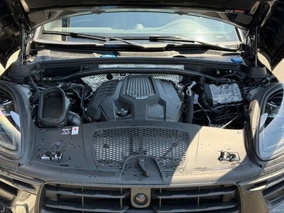 2025 Porsche Macan Base