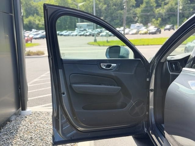 2021 Volvo XC60 T5 Momentum