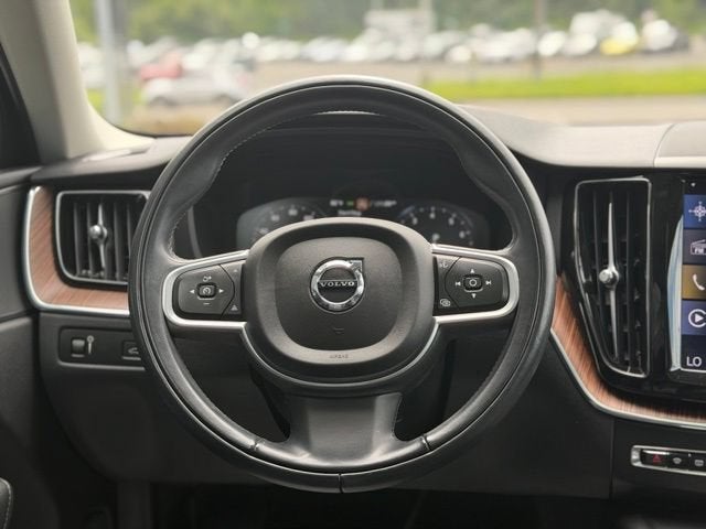 2021 Volvo XC60 T5 Momentum