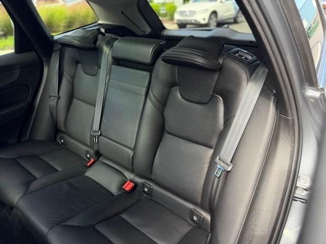 2021 Volvo XC60 T5 Momentum