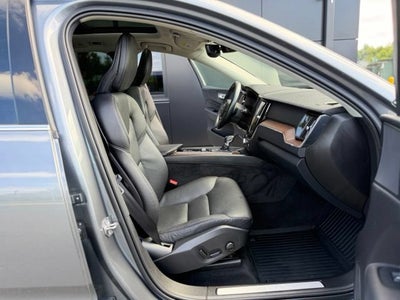 2021 Volvo XC60 T5 Momentum