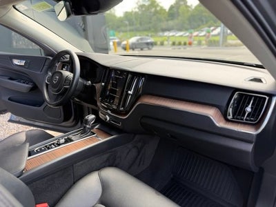 2021 Volvo XC60 T5 Momentum