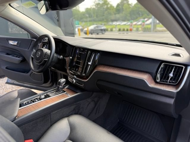 2021 Volvo XC60 T5 Momentum