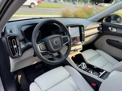 2023 Volvo XC40 B5 Plus Dark Theme