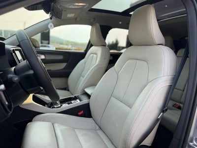 2023 Volvo XC40 B5 Plus Dark Theme