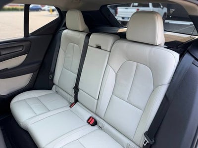 2023 Volvo XC40 B5 Plus Dark Theme