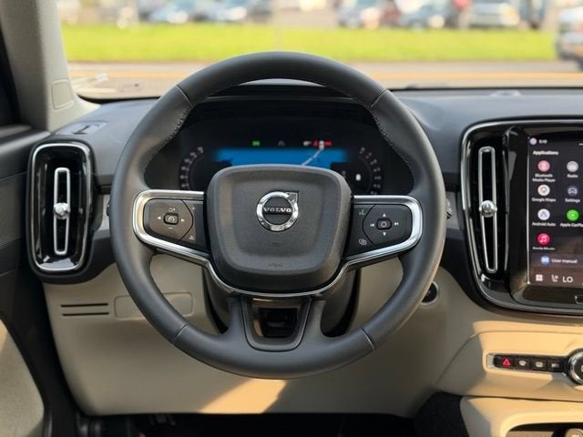 2023 Volvo XC40 B5 Plus Dark Theme