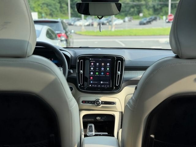 2023 Volvo XC40 B5 Plus Dark Theme