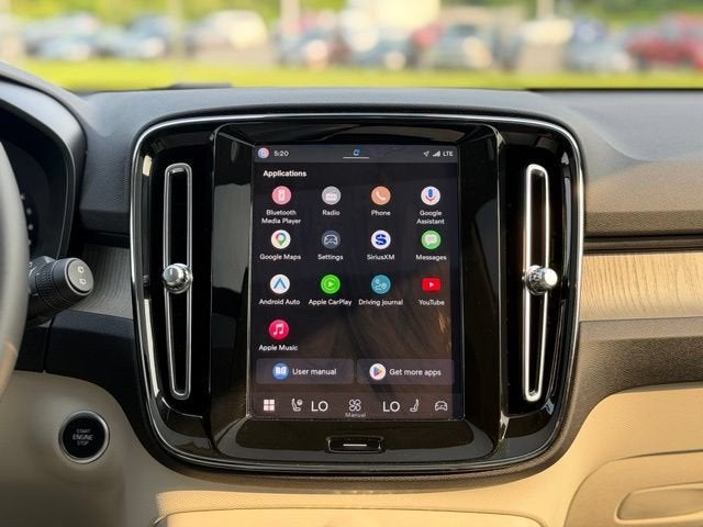 2023 Volvo XC40 B5 Plus Dark Theme