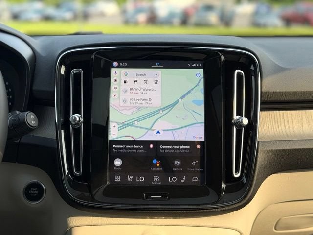 2023 Volvo XC40 B5 Plus Dark Theme