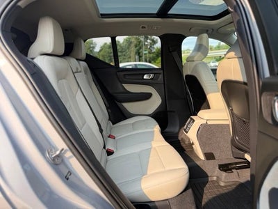 2023 Volvo XC40 B5 Plus Dark Theme