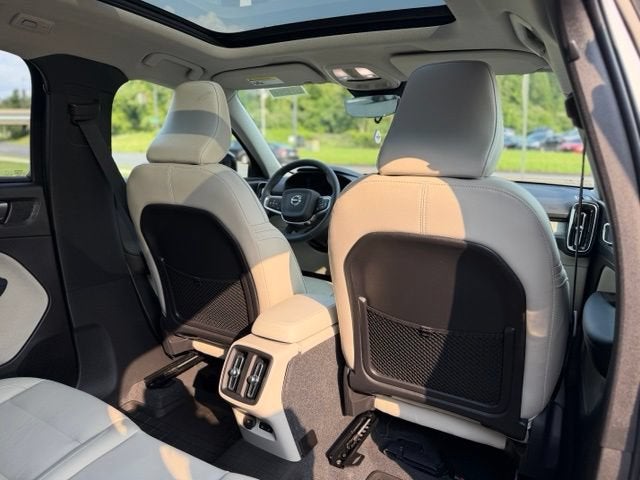 2023 Volvo XC40 B5 Plus Dark Theme