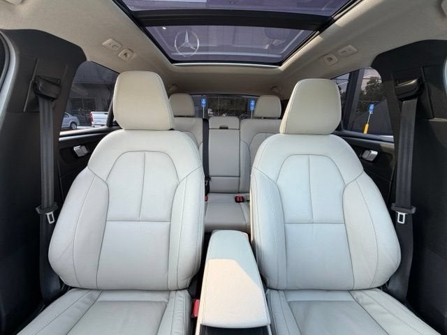 2023 Volvo XC40 B5 Plus Dark Theme