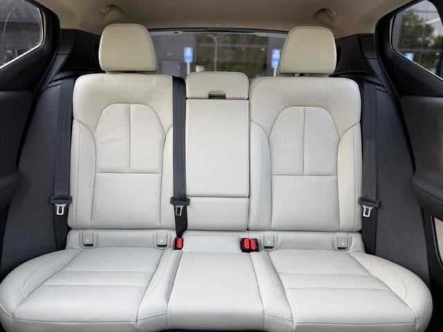 2023 Volvo XC40 B5 Plus Dark Theme